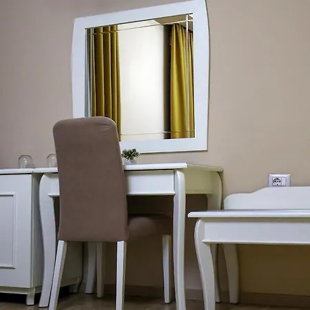 Christi's Borova فندق