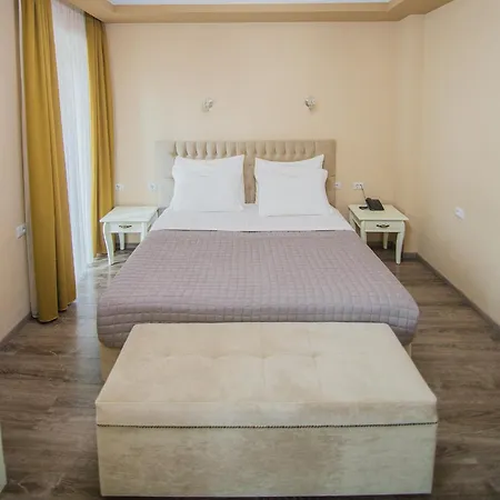 Christi's Borova Hotel Korce