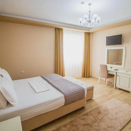 Hotel Christi's Borova 4*