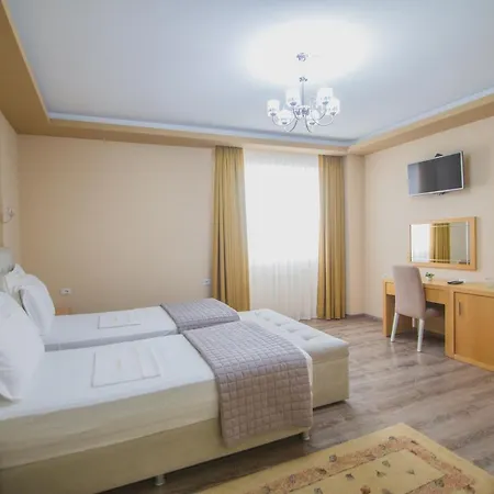 호텔 Christi's Borova 4*