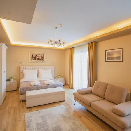 Christi's Borova Отель 4*