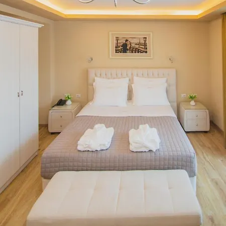 Christi's Borova Hotel