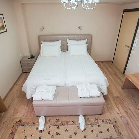 Christi's Borova Hotell