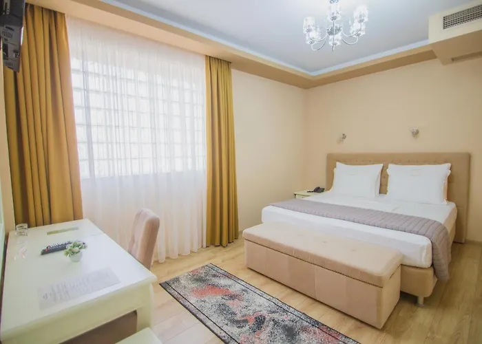 Ξενοδοχείο Christi's Borova 4*