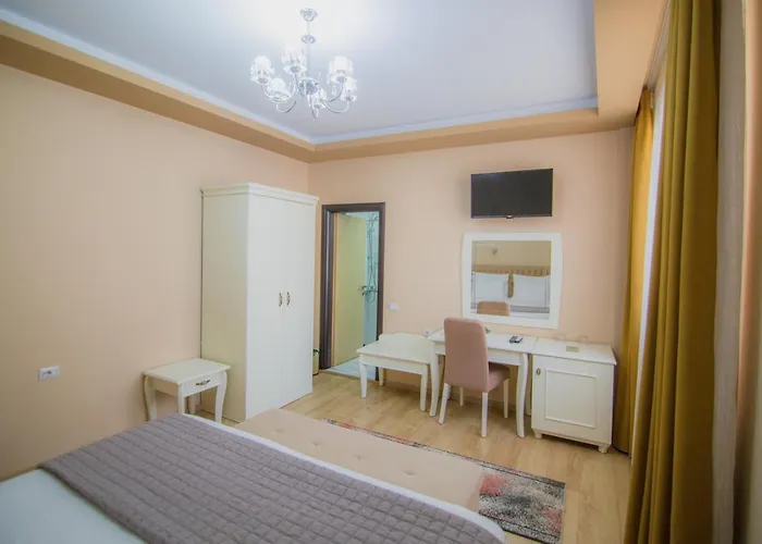 Ξενοδοχείο Christi's Borova 4*